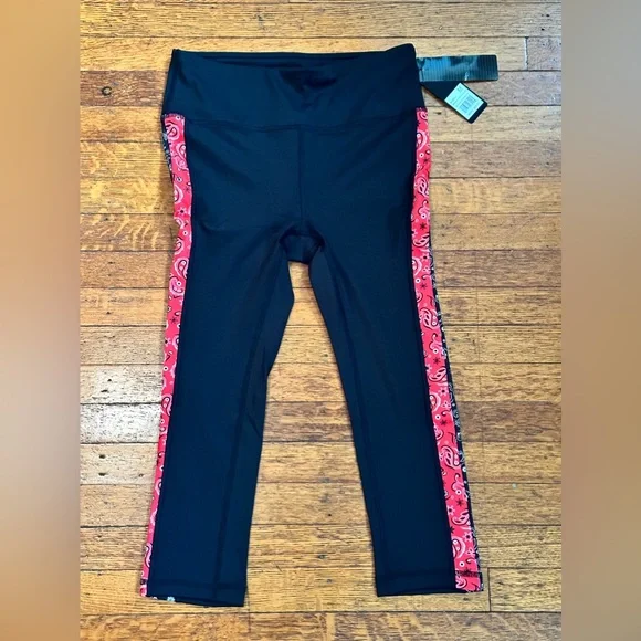 New Bebe Sport Women Double Print Hibiscus (Red)/Black Capri Leggings Activewear - Picture 2 of 7